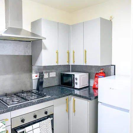 2 Bedroom 2 Bath Ensuite Apartment With Gated Parking New Barnet Exterior photo