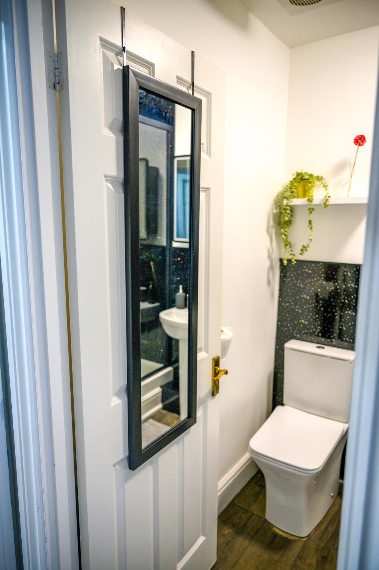 2 Bedroom 2 Bath Ensuite With Gated Parking * New Barnet