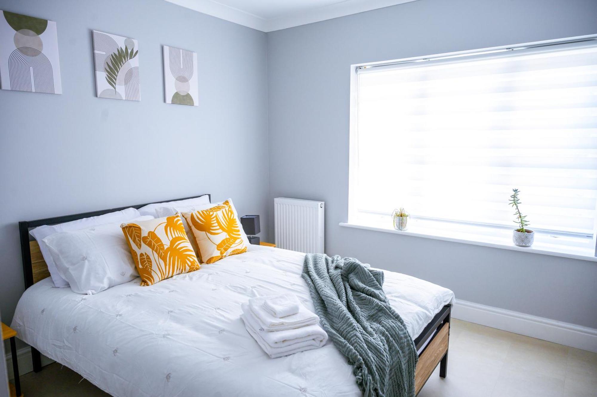 Apartment 2 Bedroom 2 Bath Ensuite With Gated Parking