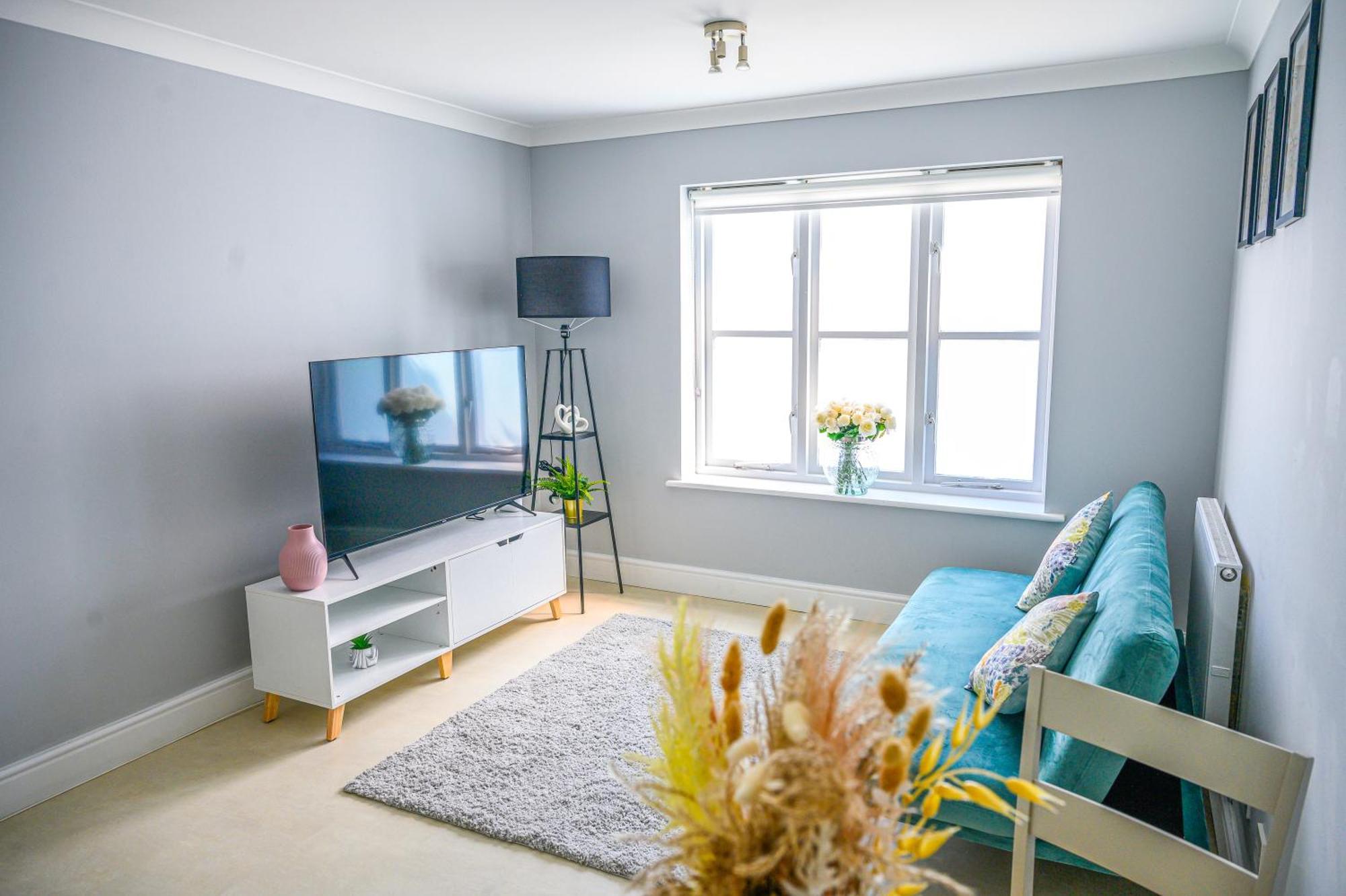 Apartment 2 Bedroom 2 Bath Ensuite With Gated Parking *